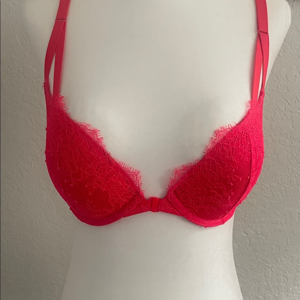 Red front closure sexy Victoria Secret lace bra ♥️